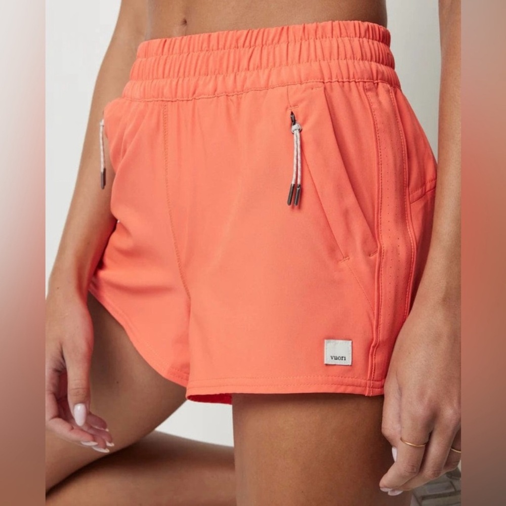 Vuori Dash Shorts - Picture 2 of 11
